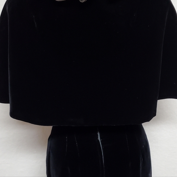 1940s ILGWU Vintage Black Velvet Sheath Dress Ruffle Tulle Collar Mini Cape Set - Picture 15 of 16